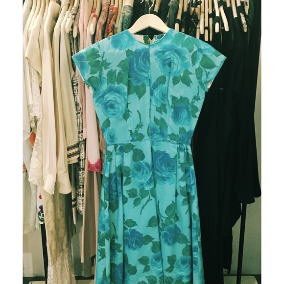 1950s rare and gorgeous floral print Betty Draper dress - Picture 2 of 2